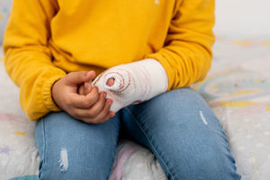 injured child wearing a cast