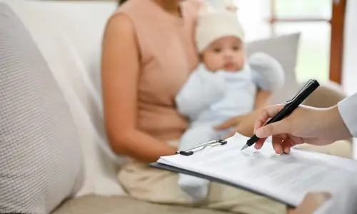 A woman holding a newborn baby speaks with a Carrollwood birth injury lawyer, seeking legal help after a doctor failed to meet the obstetric standard of care during labor.