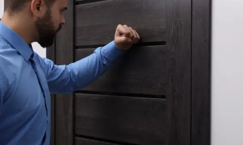 A Carrollwood negligent security lawyer knocks on a neighbor’s door to gather a witness account about an apartment attack involving his client.